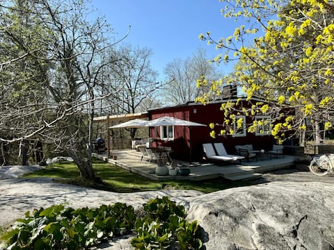 Outdoor luxury in Gustavsberg! Pizza oven on patio