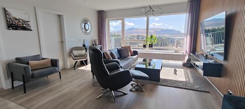Beautiful Modern Top Floor Condo