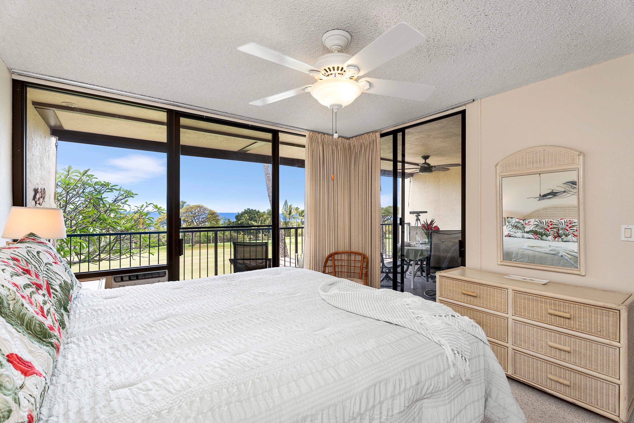 Condo in Kailua-Kona · ★4.92 · 2 bedrooms · 2 shared baths - Image 19