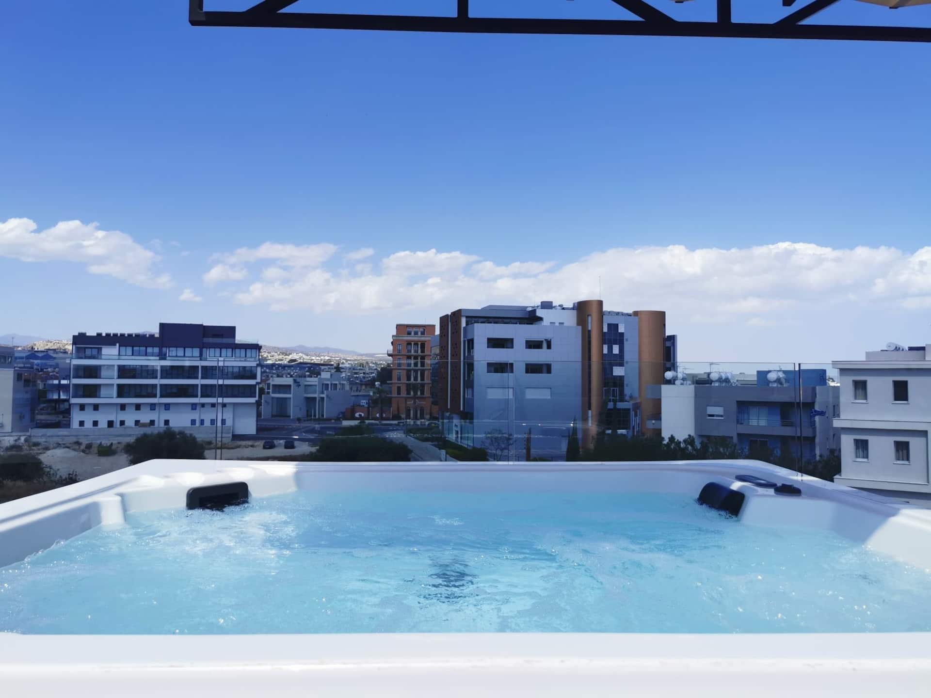 CC22 · Luxury Rooftop Retreat | Hot Tub • BBQ