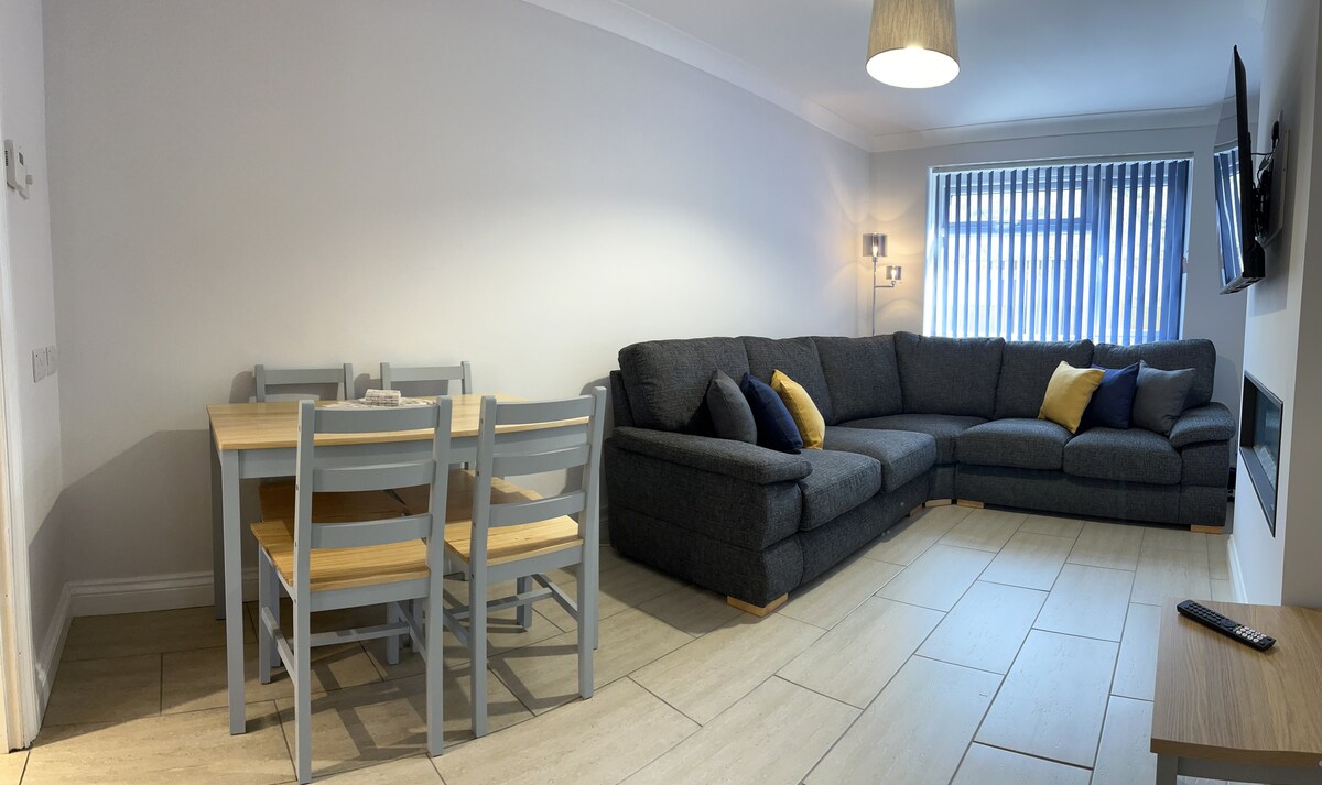 Successful Airbnb property: Beachside, level walk to all amenities in Perranzabuloe