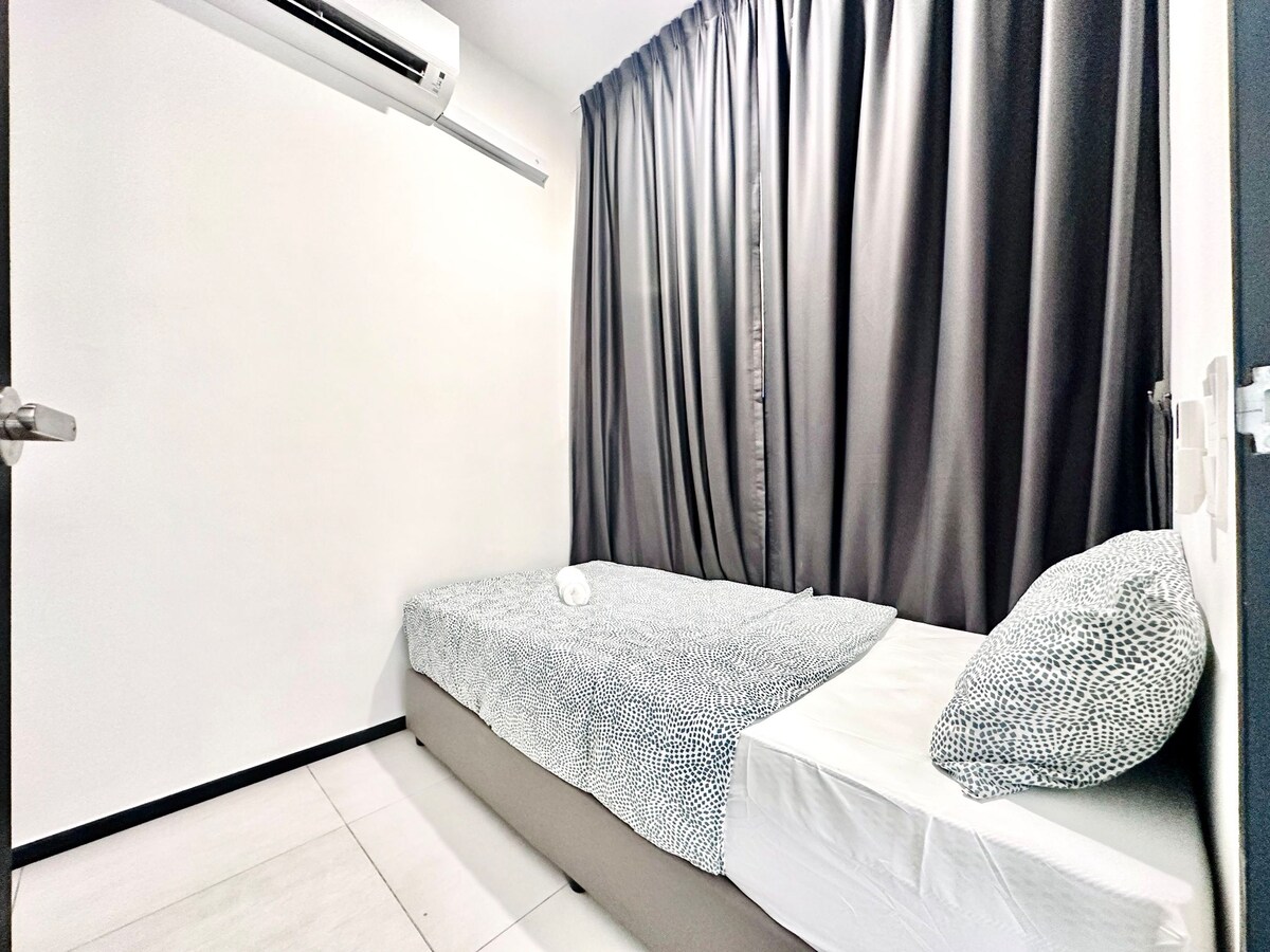 3 dormitorios, 2 baños, 2 camas tamaño queen, 3 camas individuales, 2 colchones en el piso, 10 _12 personas