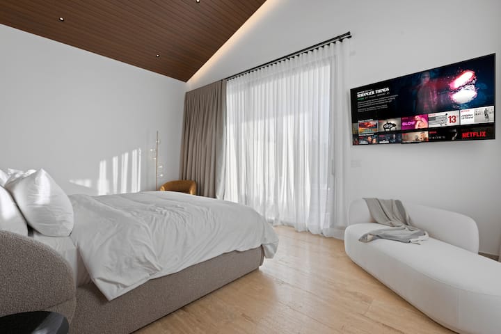 2nd Master Suite- king bed/ Smart TV / Reading corner / Walk-in closet / Outdoor Showers & Bathtub.