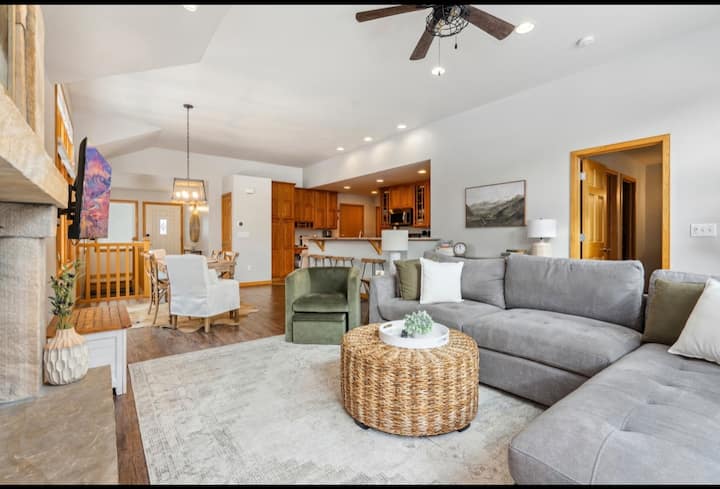 A/c! 2 Kings 2 Twins Condo Walk To River Beautiful - Estes Park, CO