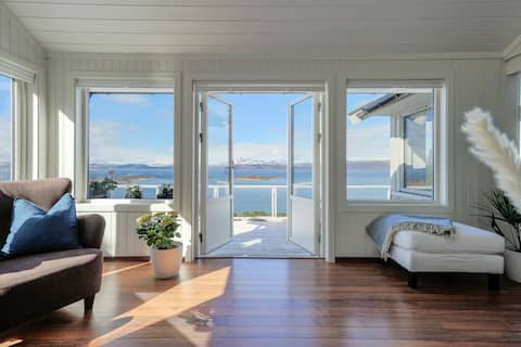 Popular Airbnb listing: Modern Cabin with Ocean View in Narvik