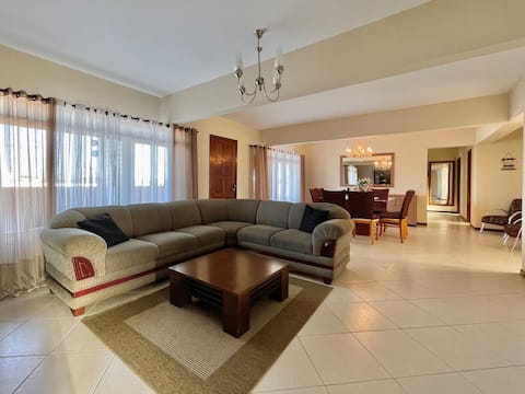 Anúncio popular: Large Apartment. Up to 10 guests - 4 bedrooms Downtown. em Campo Largo
