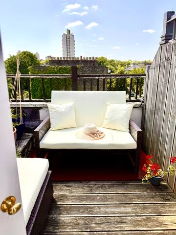 Colourful English Flat with Sunny Outside Terrace gallery image 2