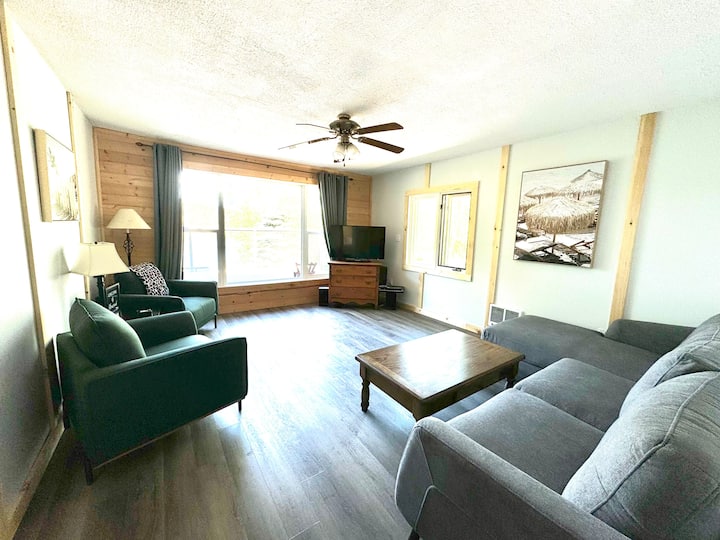 Quiet Bay, Sunsets, Swim Off Dock, Near Kenora! - Kenora