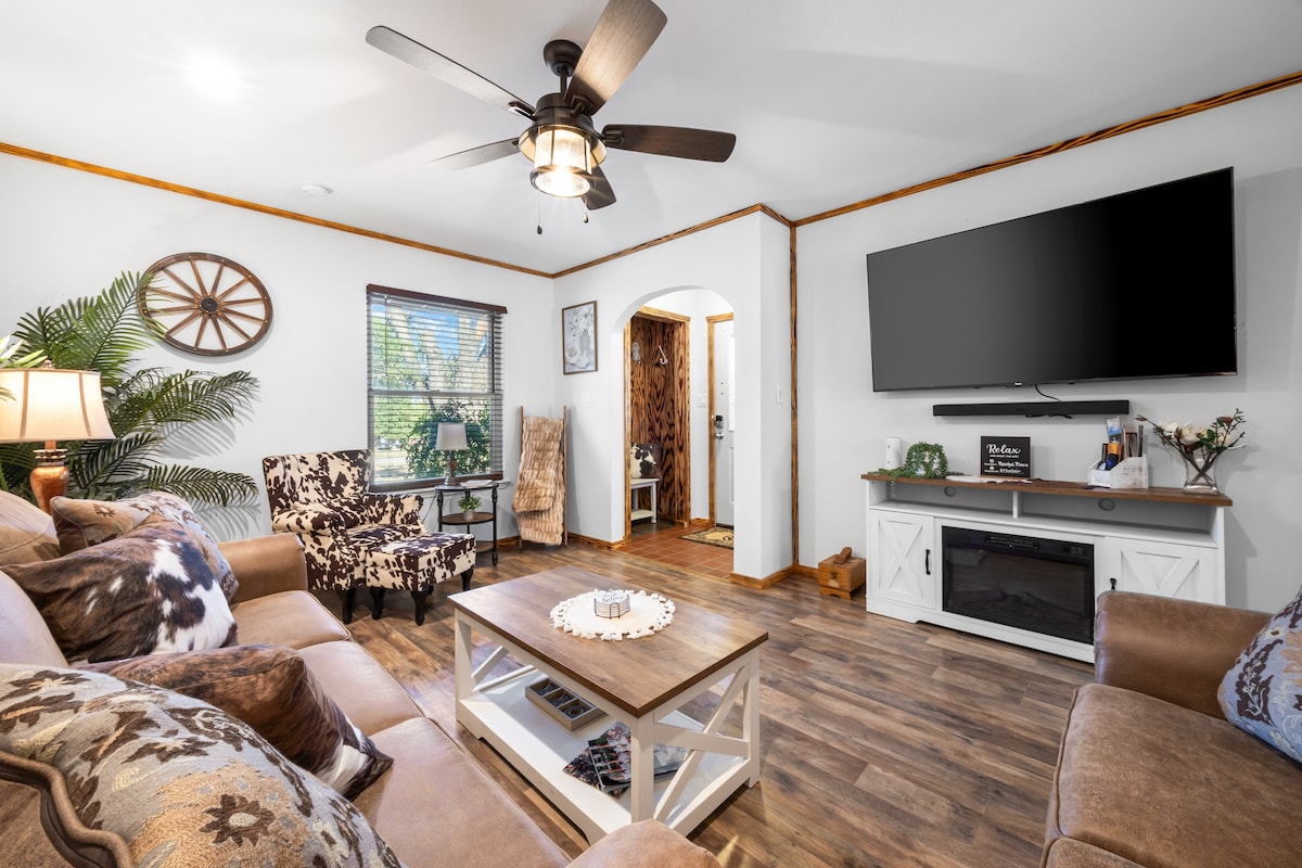 Successful Airbnb property: *Hot Tub*Pool Table* - 4 Bedroom House in Bandera