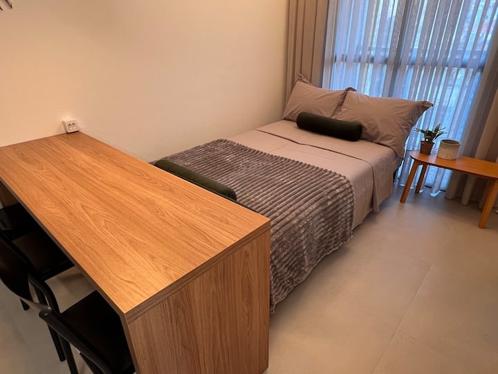 سرير أريكة مريح لشخصين.
منطقة الاستيطان كسرير: 1.95 م × 1.17 م