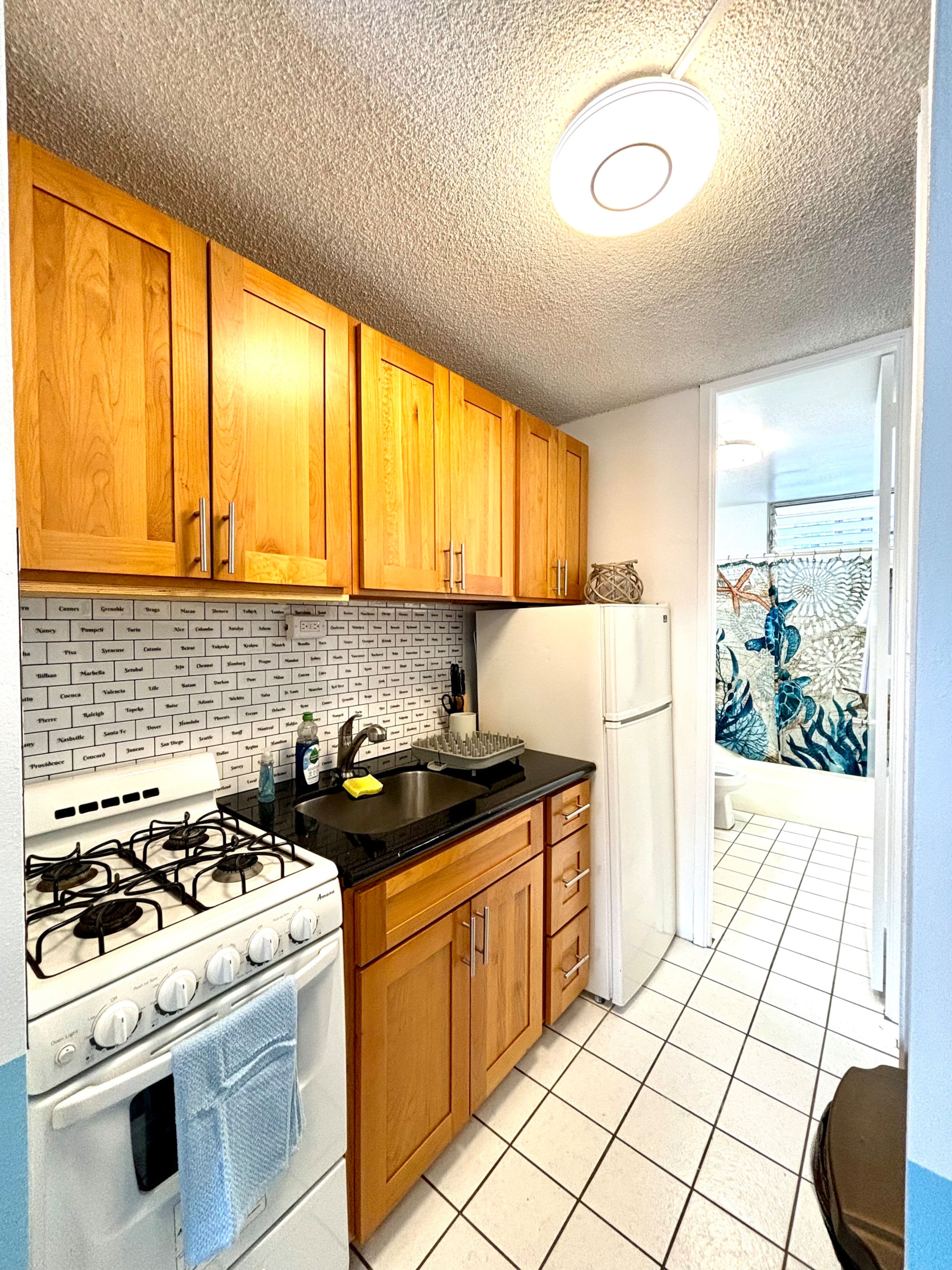 Condo in Honolulu · ★4.52 · 1 bedroom · 1 shared bath - Image 10