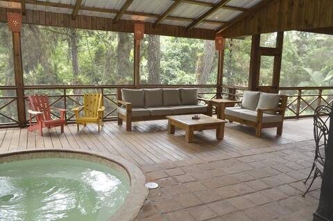 La Casita Del Arroyo | 4 BR | Fully Staffed.