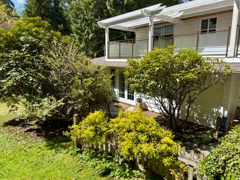 Newly Rennovated 2 BR Suite / West Vancouver
