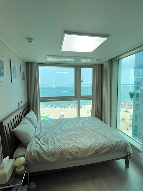 Beach 1 minute # Two-room
# Hotplot center # Drone show # Best location
# New construction # Cleanliness sincere
[Netflix YouTube]