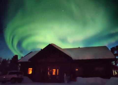 Villa Väylä
8h Hirsihuvila Muoniojoen rannalla.