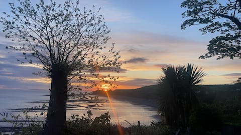 The little yellow chalet in the west