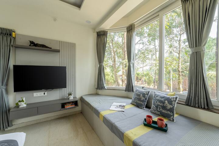 Living room image 10