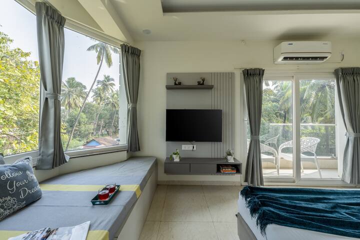 Living room image 11