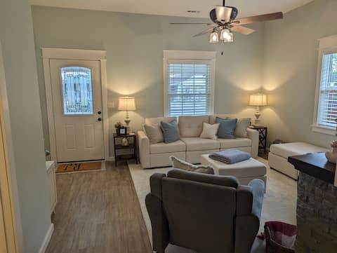 Top Airbnb: Little Red House on the corner in Kingsport