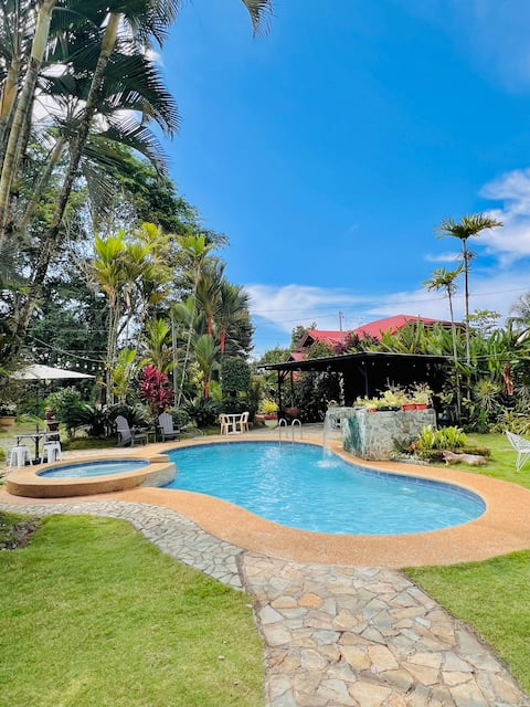 3BR Stay w/ a private pool near Dahilayan