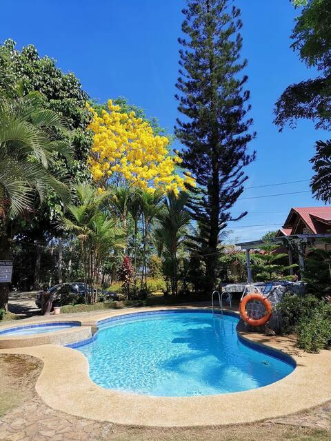 Private Home with Pool near Dahilayan
