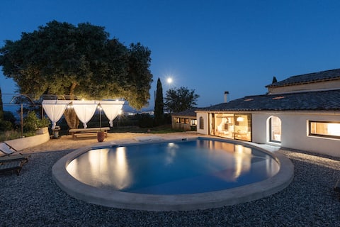 Provencal farmhouse with pool - Panoramic view