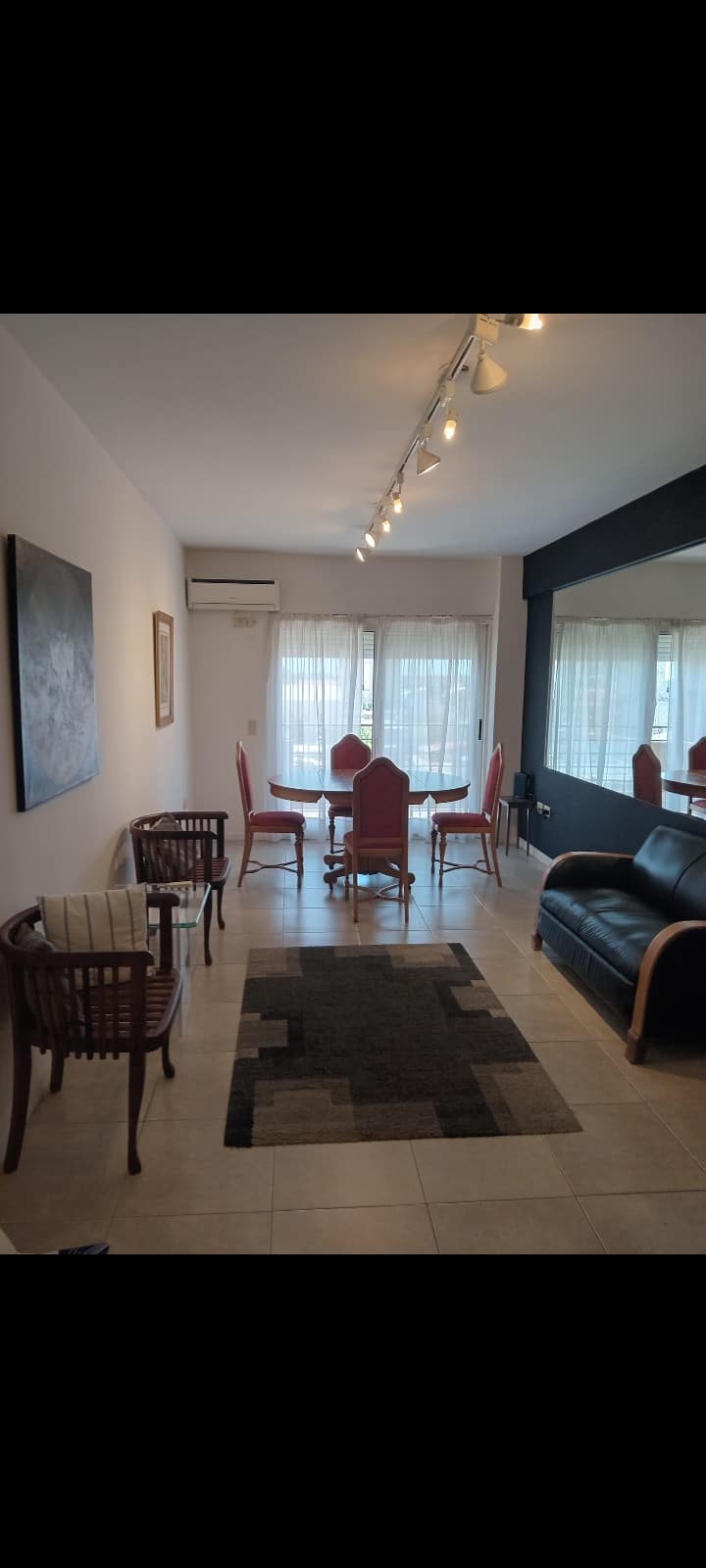 Verbenas apartment. Centrally located, with a garage.