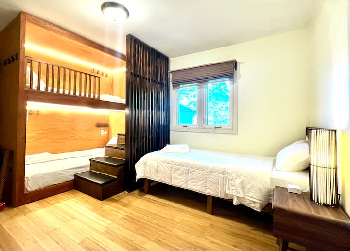 1 krevat dopio XL

1 krevat dopio ( TwinXL mbi TwinXL). Niveli i sipërm Ngarkesa maksimale është 350 Lb.

