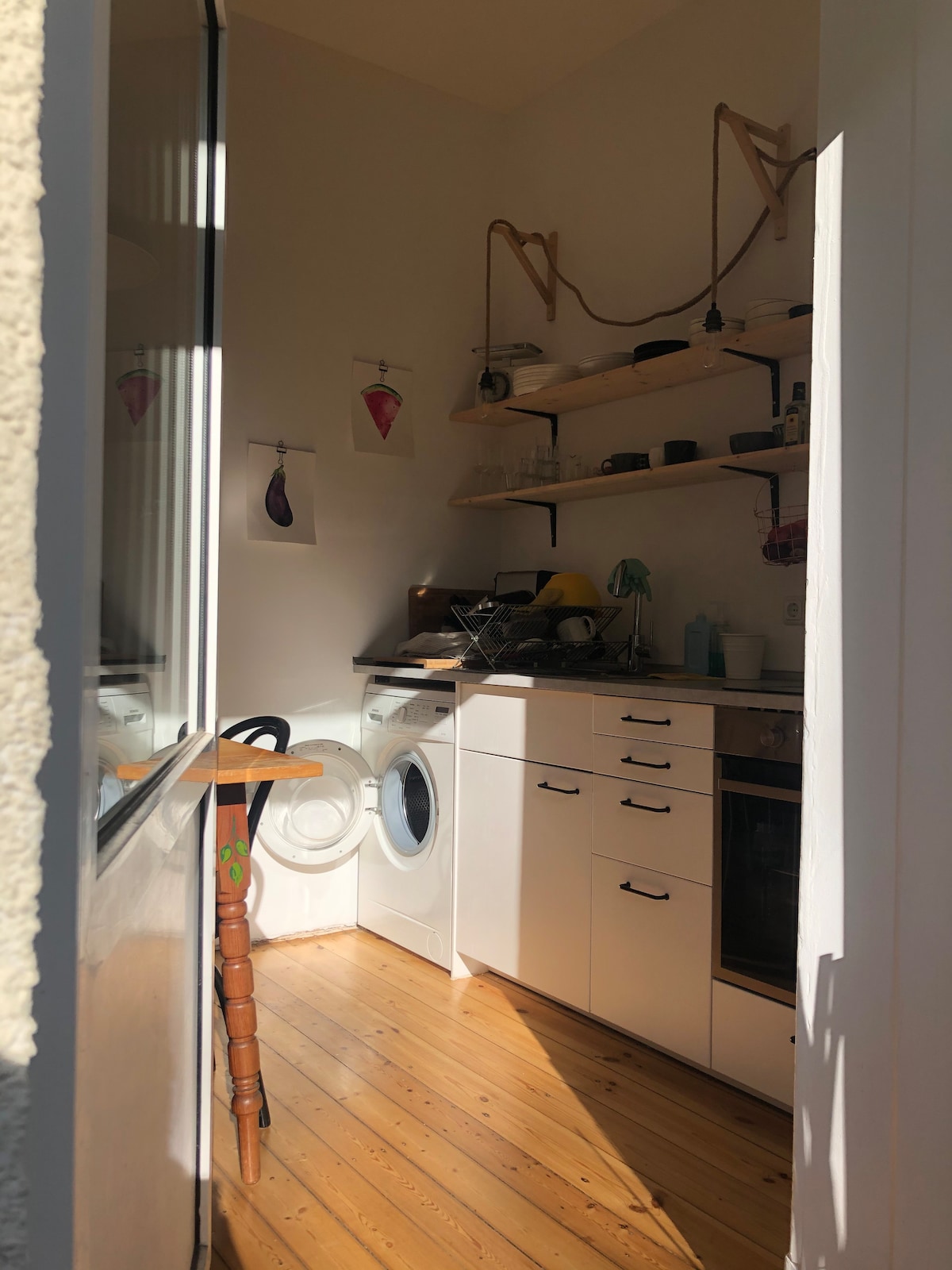 Popular Airbnb listing: Central & quiet old building apartment in Eimsbüttel