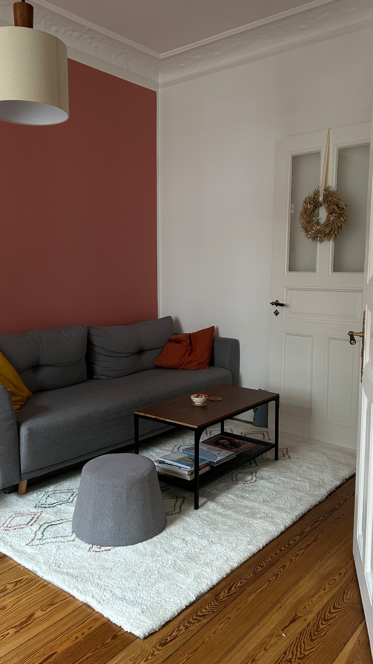 Popular Airbnb listing: Central & quiet old building apartment in Eimsbüttel