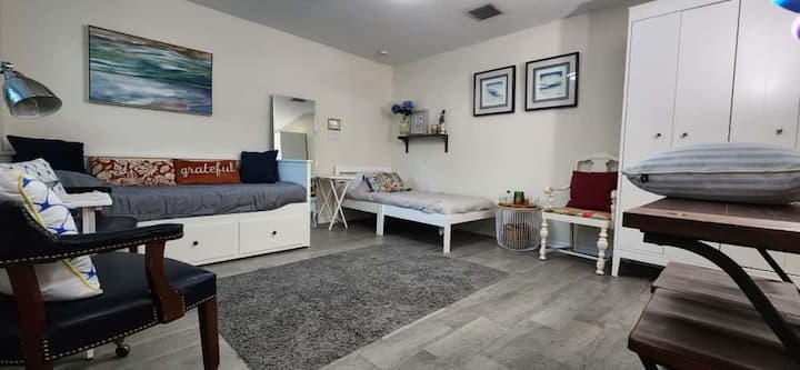 Suit With Kitchen & Bathroom - Cocoa, FL