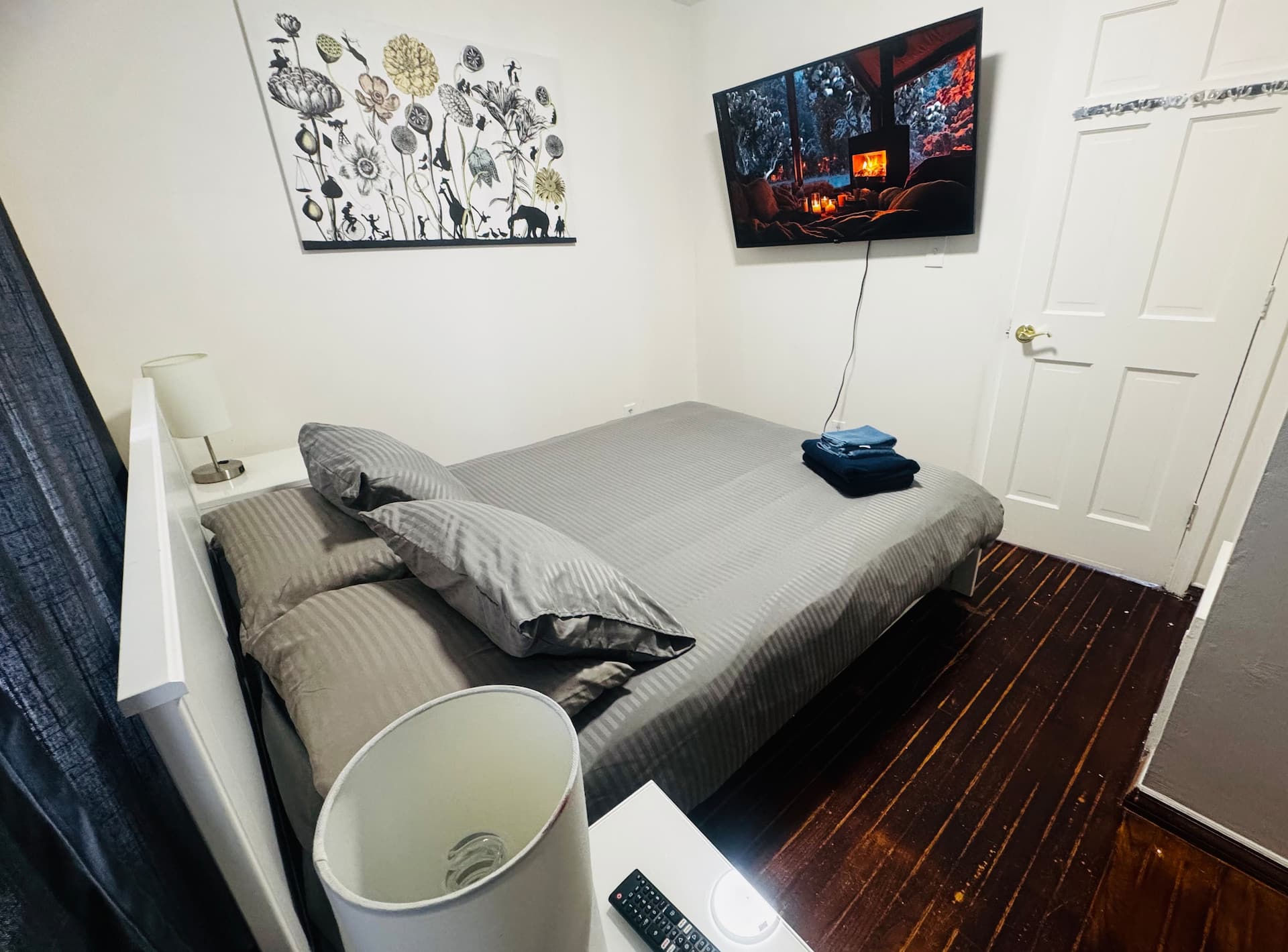 Sunny Entire Apartment .