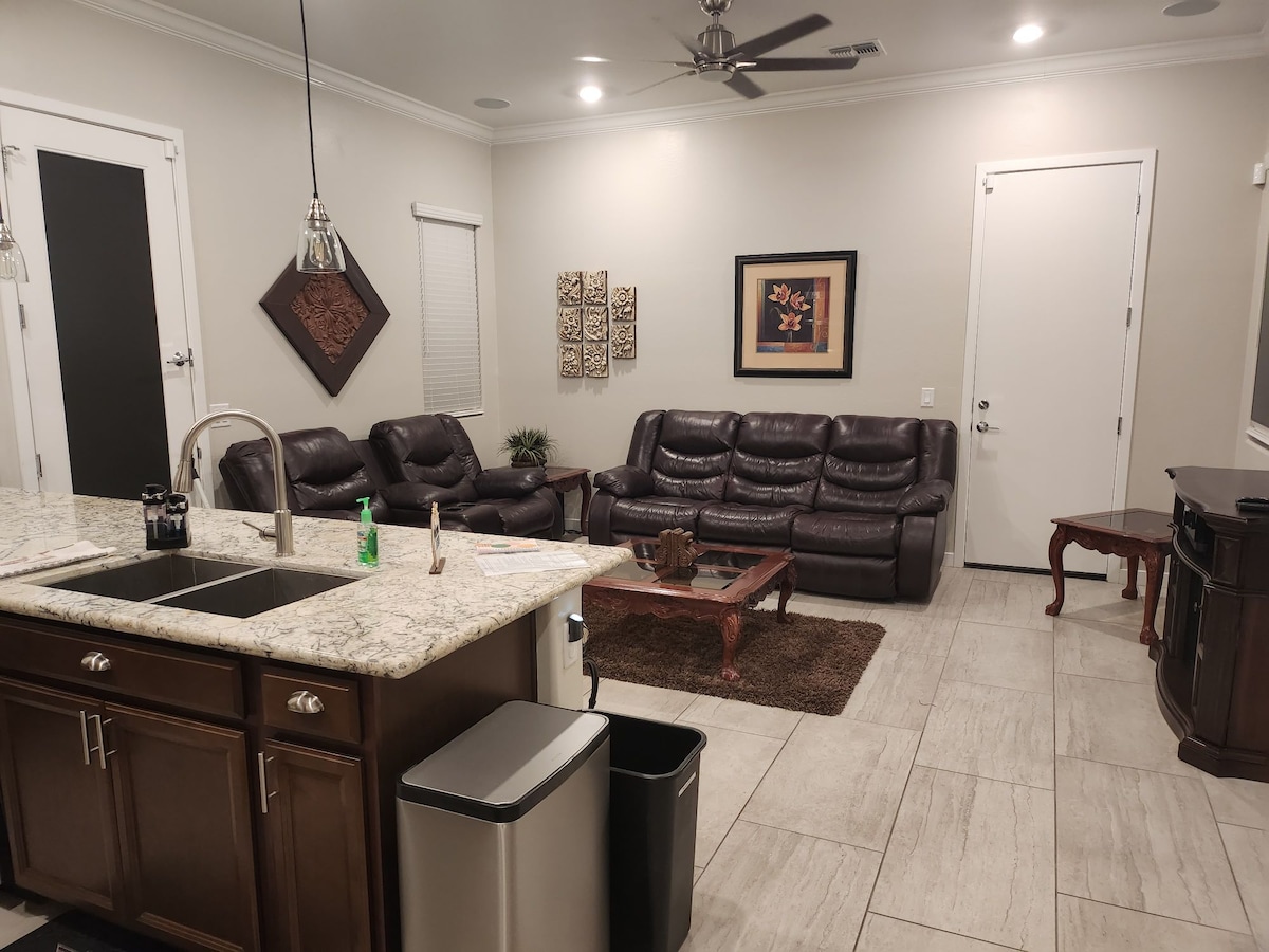 Top Airbnb: Executive Guest Suite in Estrella