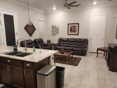 Top Airbnb: Executive Guest Suite in Estrella