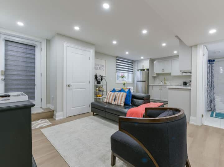 2br Private Suite-parking-near Hospital + Airport - Oakville