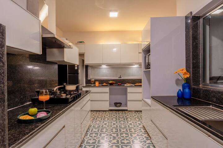 Dining area image 1