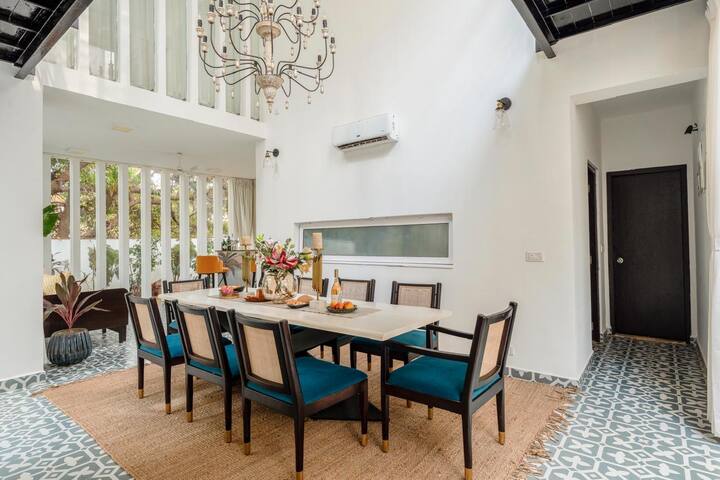 Dining area image 2