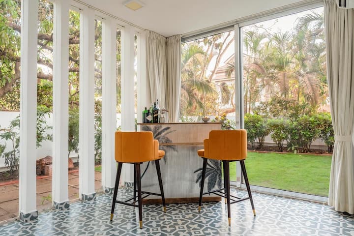 Dining area image 3