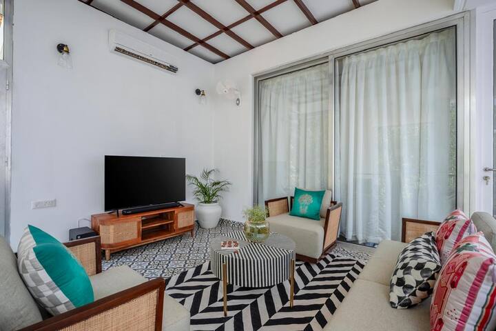 Living room image 5