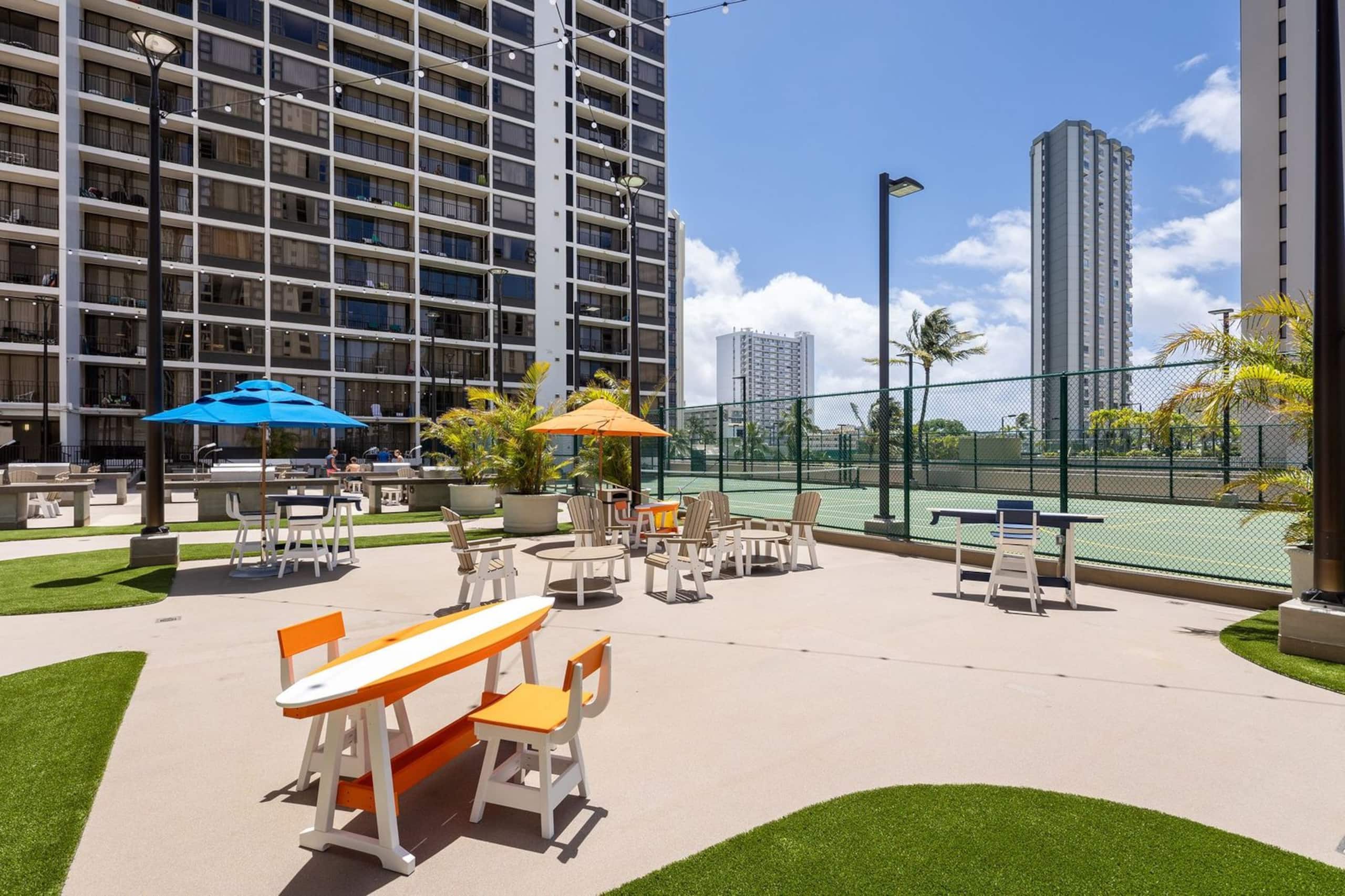 New Beautiful Renovation Waikiki Banyan w/ Parking - Image 6