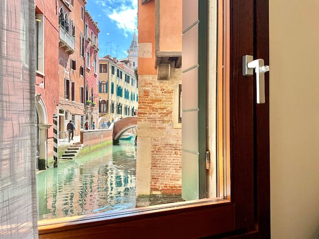 Caʼ Del Volto- Canal View