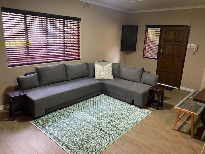 Cottage @ Cowies Hill (Pet Friendly, W & E Backup) - Pinetown