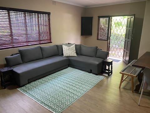 Cottage @ Cowies Hill (Pet friendly, W & E backup)