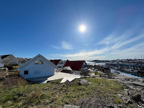 House in Kungshamn right by the sea, 10 beds