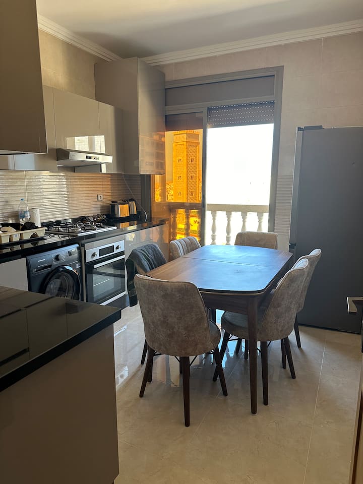 Vu Imprenable Sur La Mer Et La Corniche.
Wifi Clim - Al-Husajma