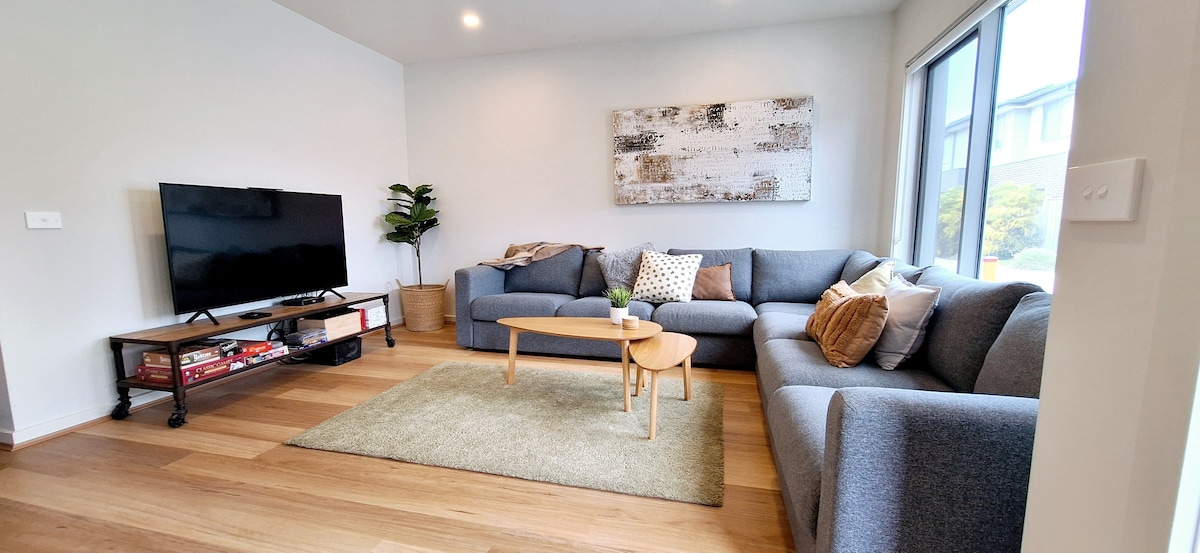 Popular Airbnb listing: 5 min stroll to Safety Beach | 4 pp | King & Queen in Safety Beach