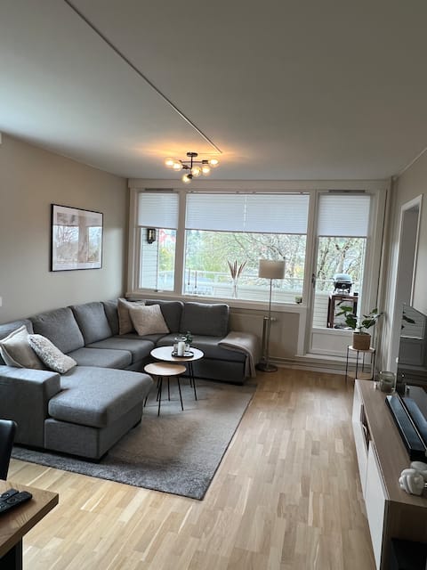 Room in apartment right by metro. Free parking