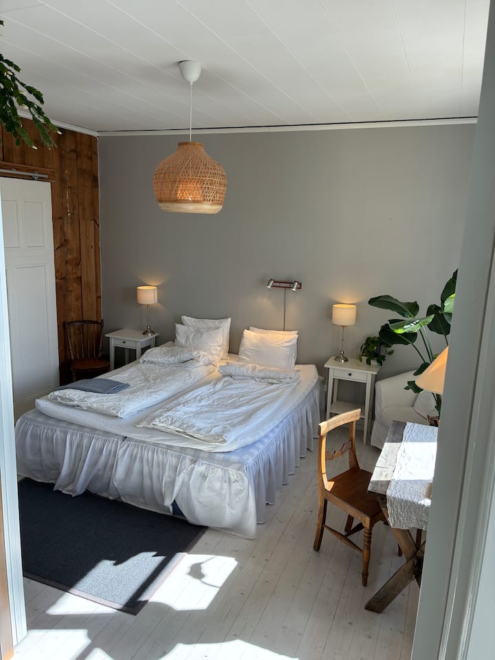 180 cm wide bed, with cosy reading nook and quiet desk space with view of the Baltic towards Stockholm. 
