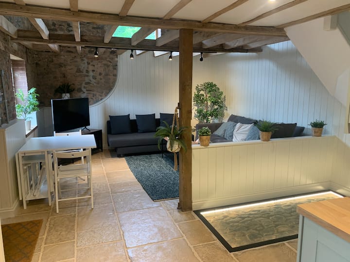 Countryside Barn - Bickleigh Castle