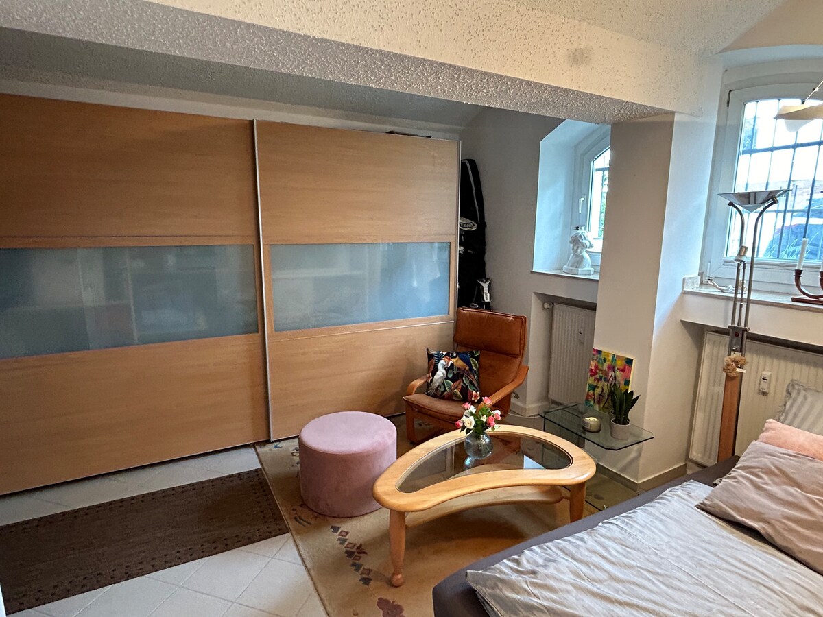 Popular Airbnb listing: Guest apartment with bathroom/private entrance in Gohlis Süd